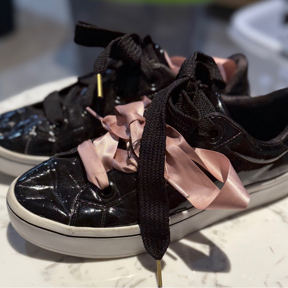 Skechers Black Sneakers with Pink And Black Laces Size 8.5
